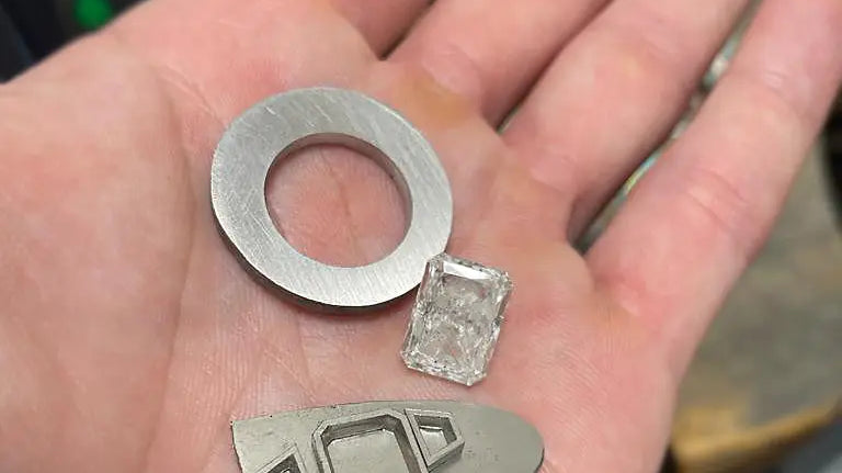 Handcrafted Elegance vs. Precision Casting: Exploring the Art of Jewelry Making.