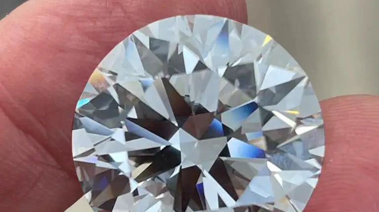 Mastering Brilliance A Comprehensive Guide to the 4 Cs of Diamond Excellence.