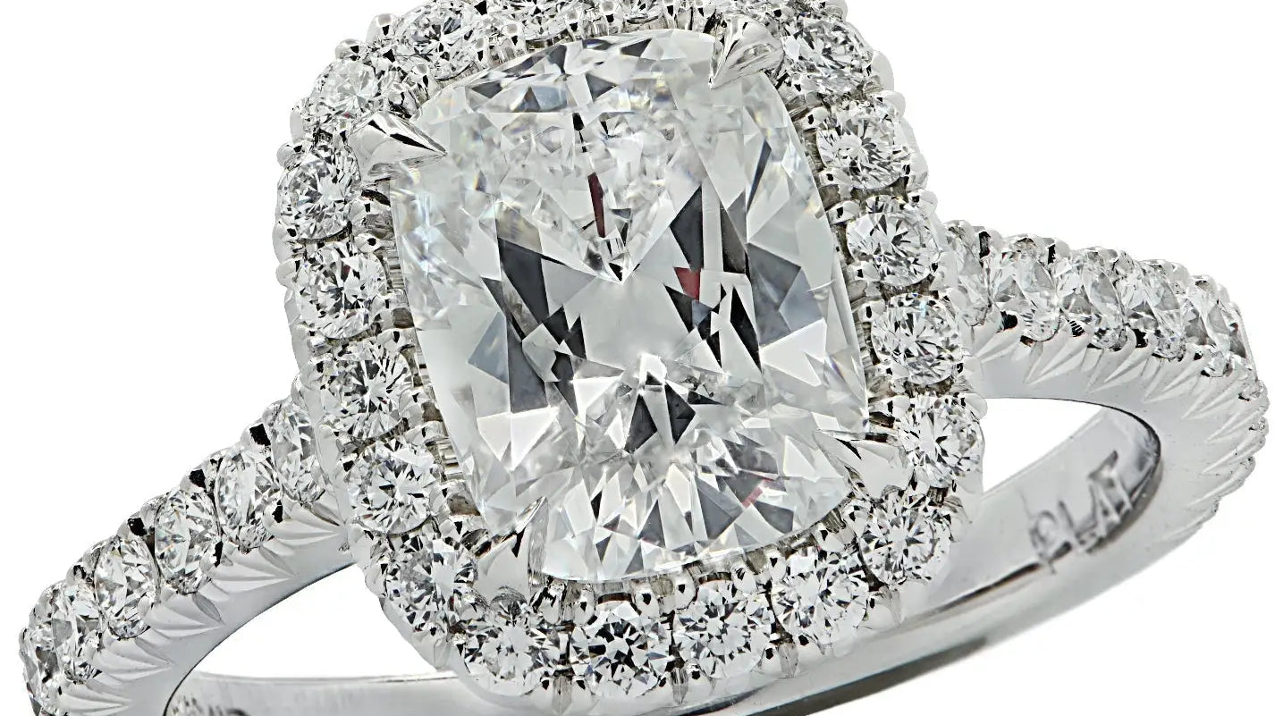 Platinum or White Gold: Making the Perfect Choice for Your Engagement Ring.