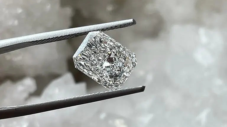 Understanding Carat Weight: A Beginner’s Guide to Diamond Size.