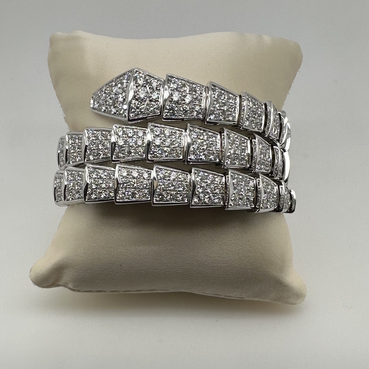 Bvlgari Double Coil Serpenti Viper -V45199 Vivid Diamonds
