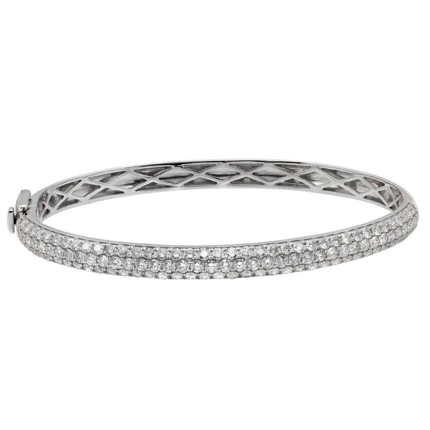 Elegant view of the 3.80 Carat Round Diamond Bangle in 14k White Gold, adorned with 115 brilliant diamonds, exemplifying luxury from Vivid Diamonds.
