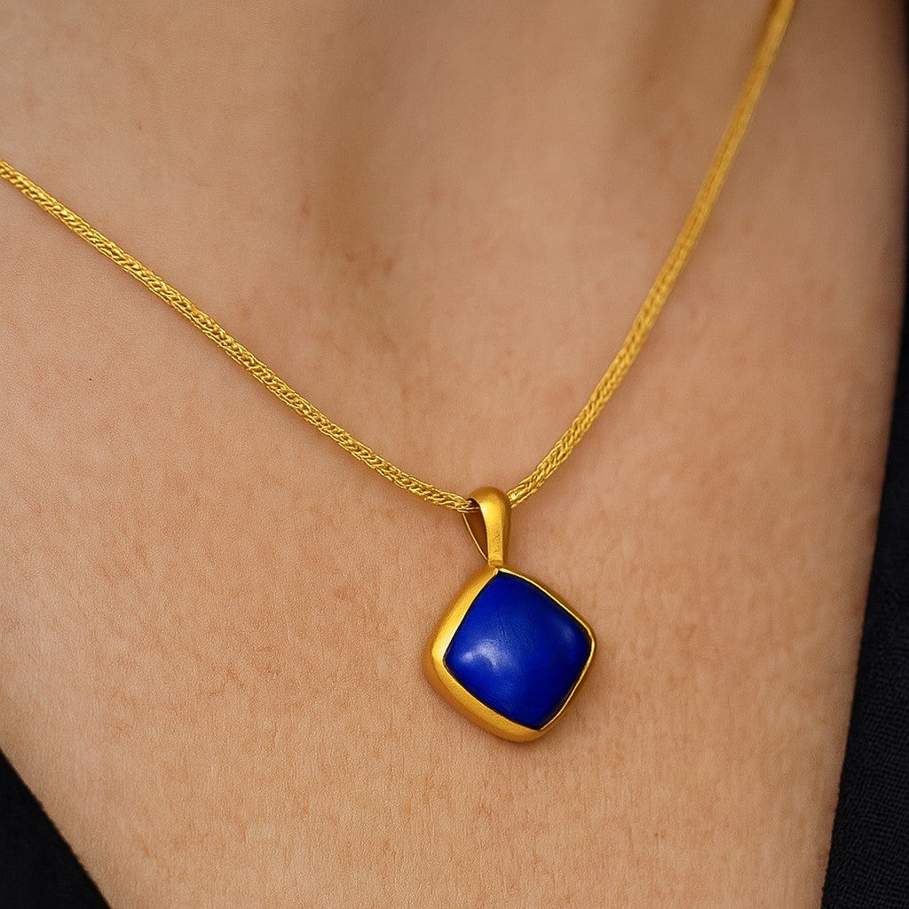 Luxurious 22K Gold Lapis Lazuli Necklace by Vivid Diamonds, featuring a stunning deep blue gemstone pendant, showcasing elegance and sophistication in handcrafted jewelry.