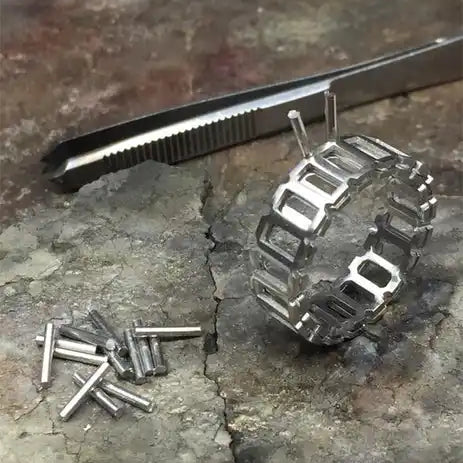 Silver ring setting with prongs.