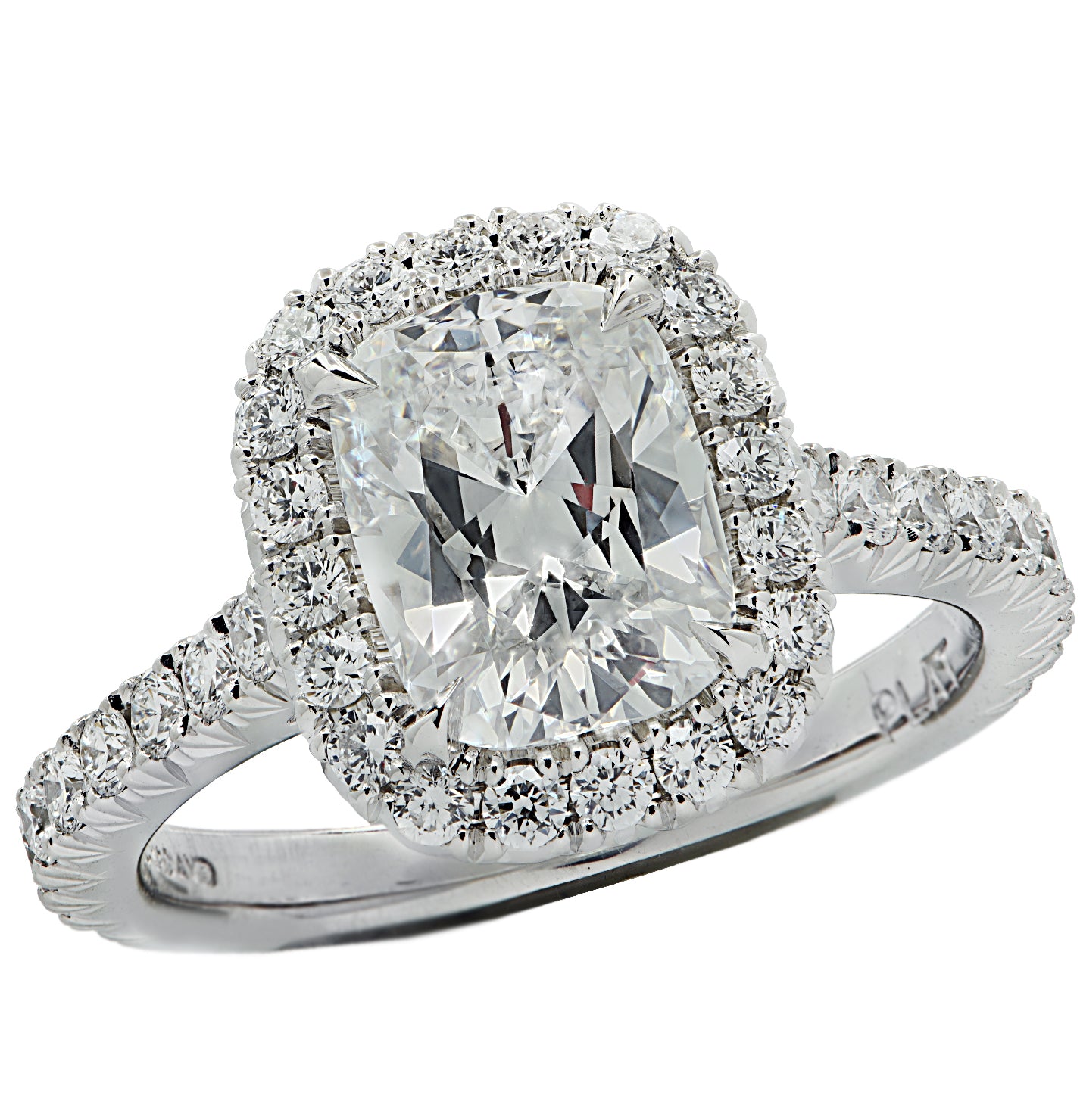 Platinum or White Gold: Making the Perfect Choice for Your Engagement Ring.