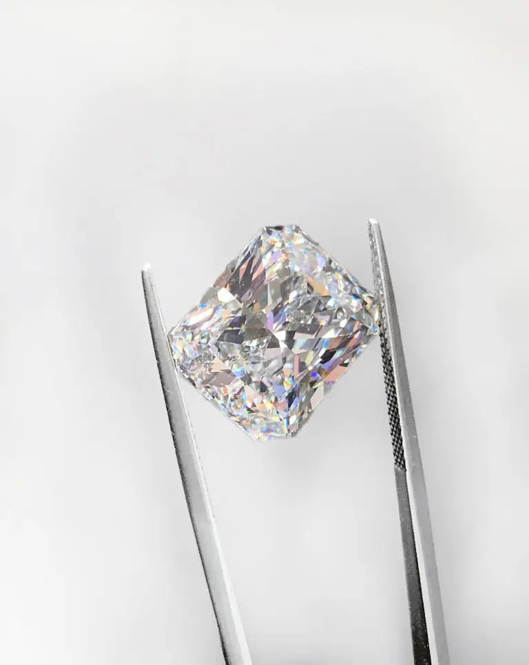 A Comprehensive Guide To Decoding Diamond Clarity.