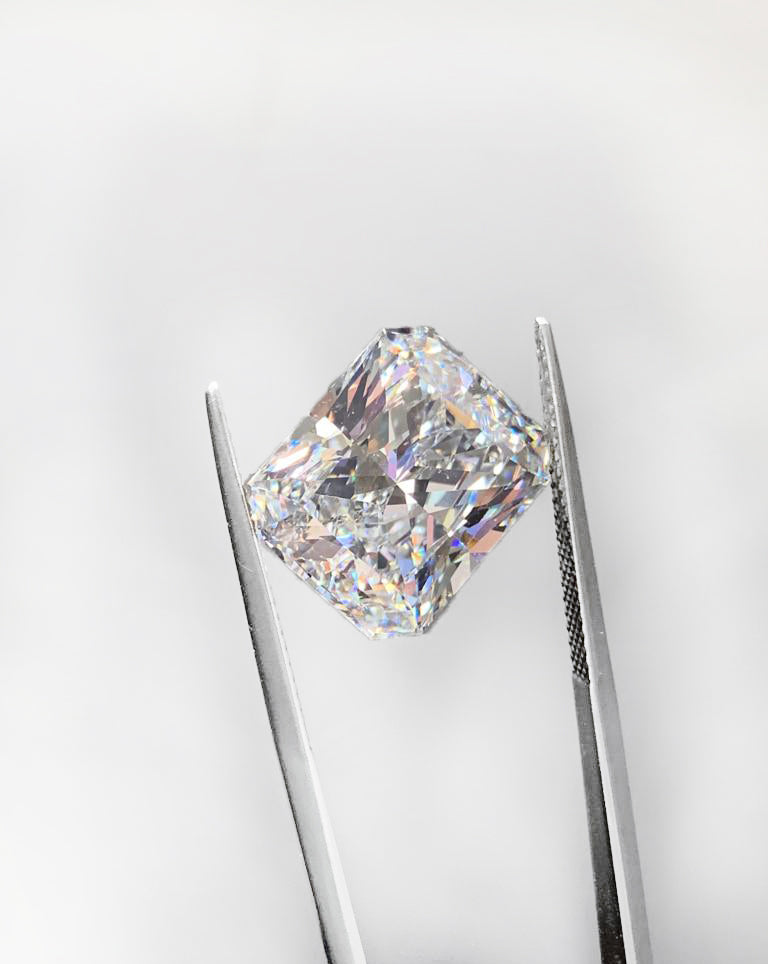 A Vivid Diamonds Comprehensive Guide To Decoding Clarity.