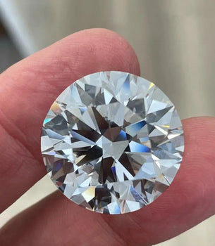 Mastering Brilliance A Comprehensive Guide to the 4 Cs of Diamond Excellence.