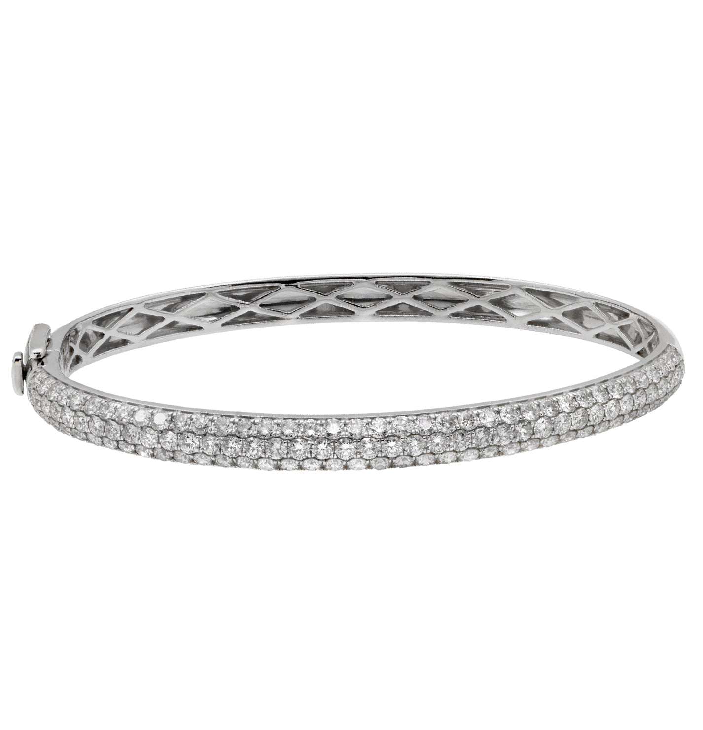 Elegant view of the 3.80 Carat Round Diamond Bangle in 14k White Gold, adorned with 115 brilliant diamonds, exemplifying luxury from Vivid Diamonds.