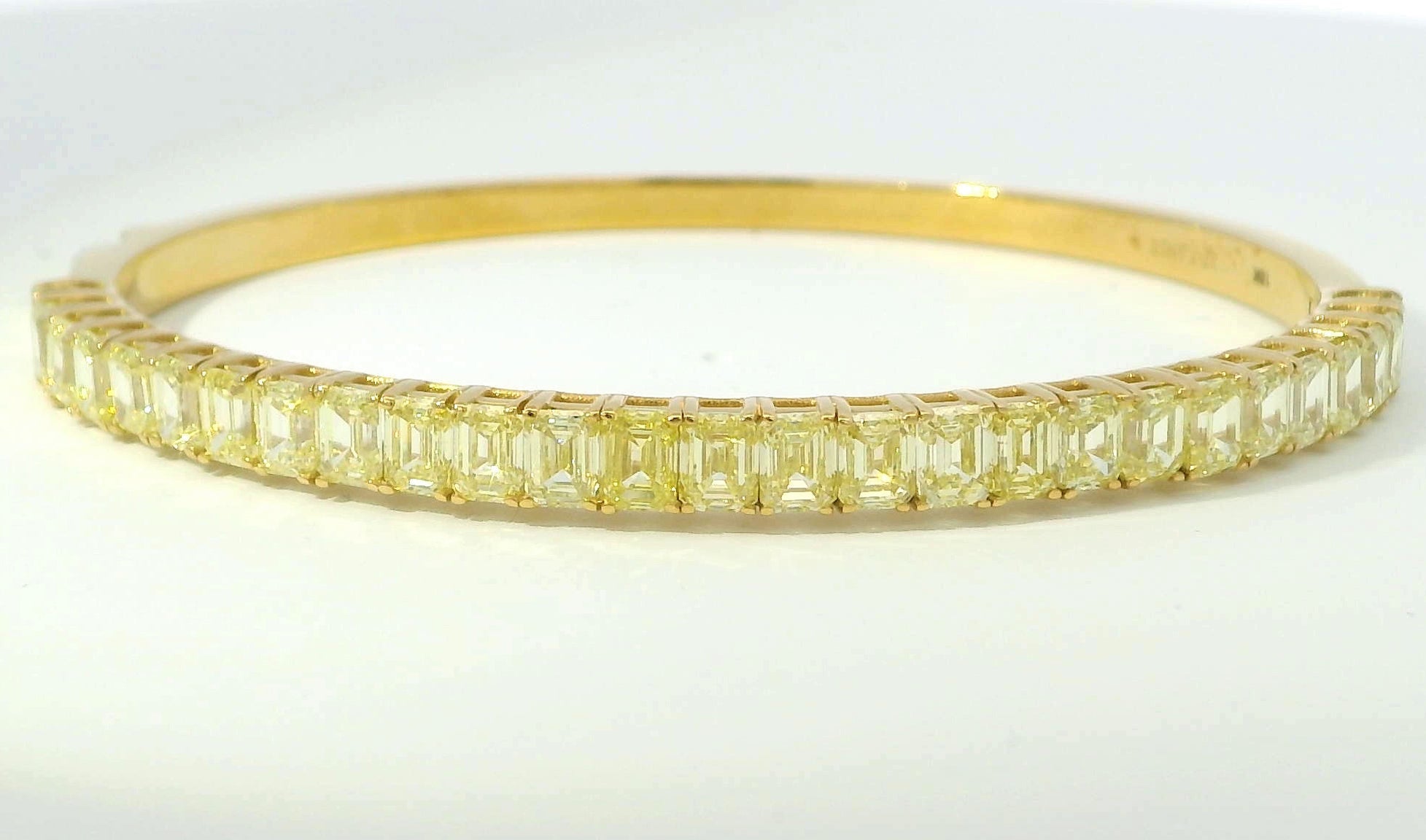 Elegant view of the 18K Yellow Gold Fancy Yellow Diamond Bracelet with a seamless setting of emerald-cut yellow diamonds, designed by Vivid Diamonds, epitomizing luxury and sophistication.